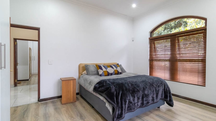5 Bedroom Property for Sale in Klein Zevenwacht Western Cape